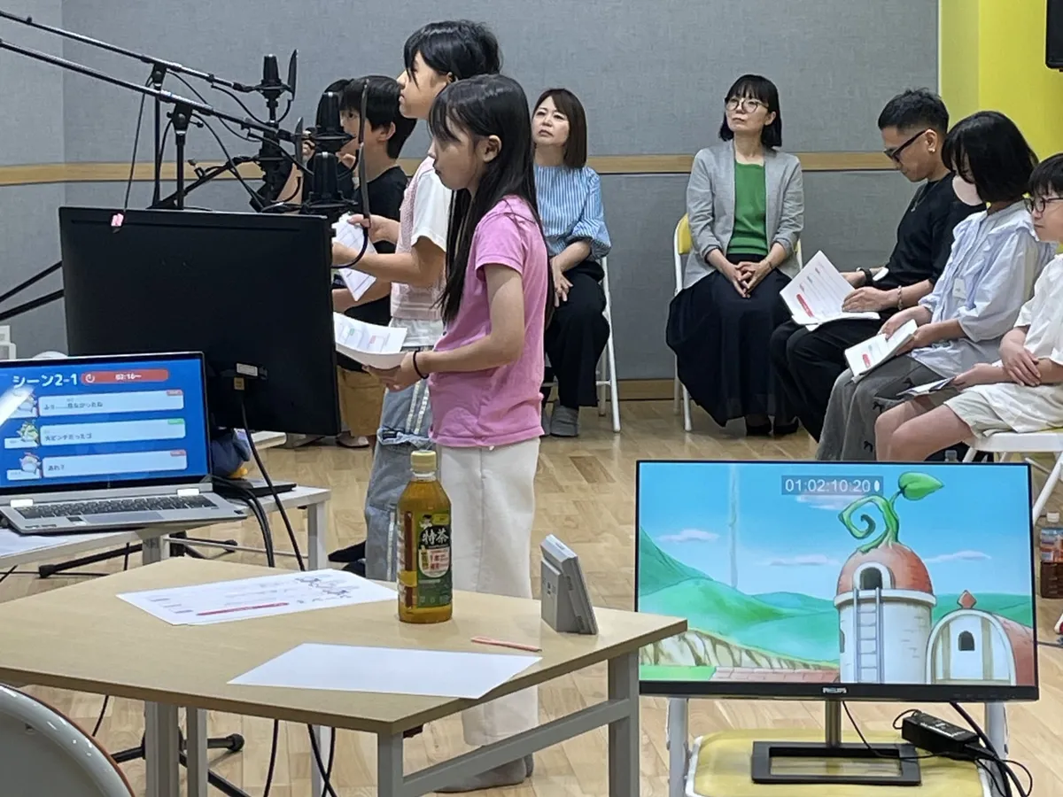 第一次体验配音，起初看起来有点紧张