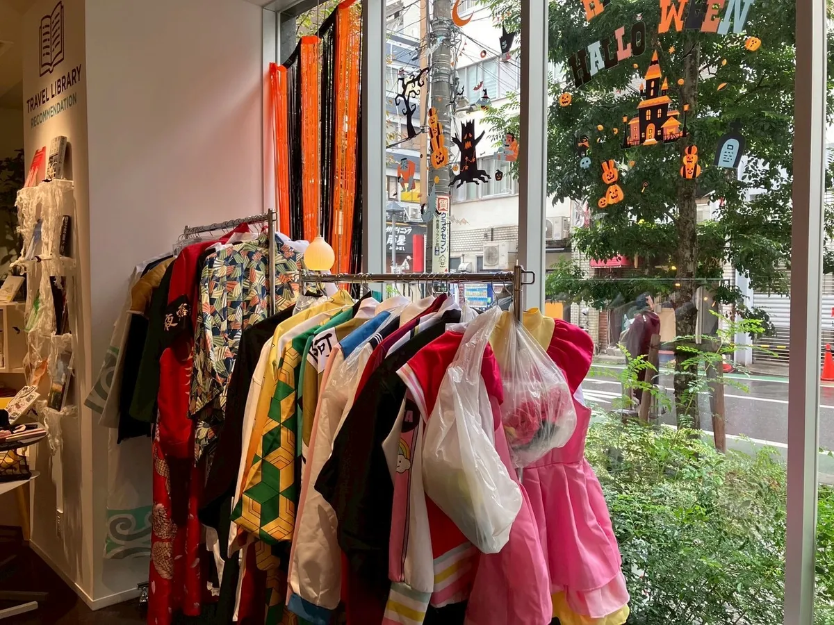 The special cosplay booth and the hotel's Halloween decorations